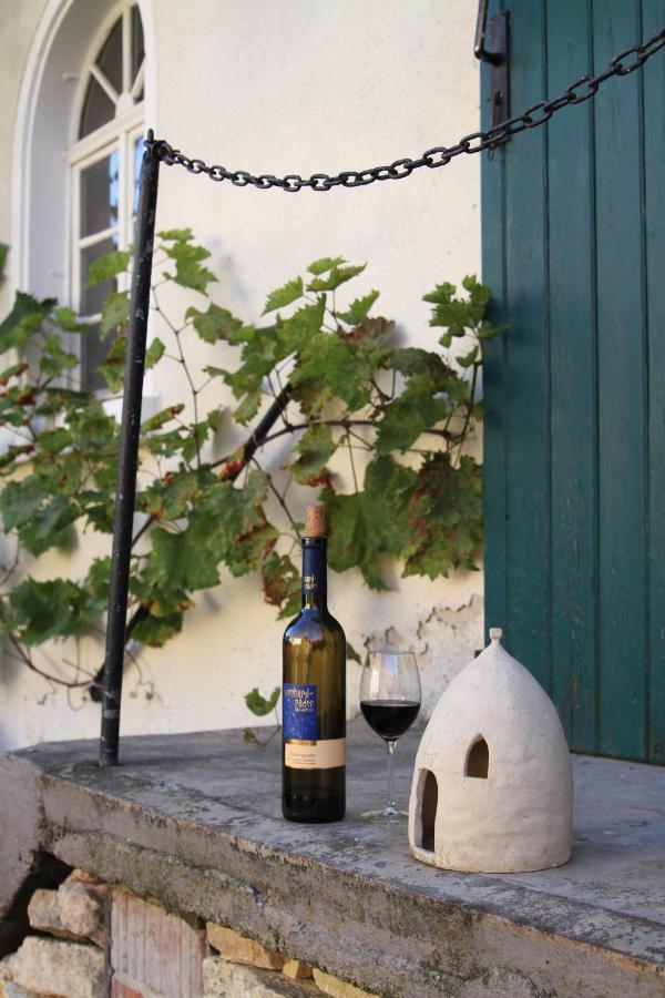 Bio-Weingut, Gaestehaus Und Kraeuterhof Flomborn Екстер'єр фото